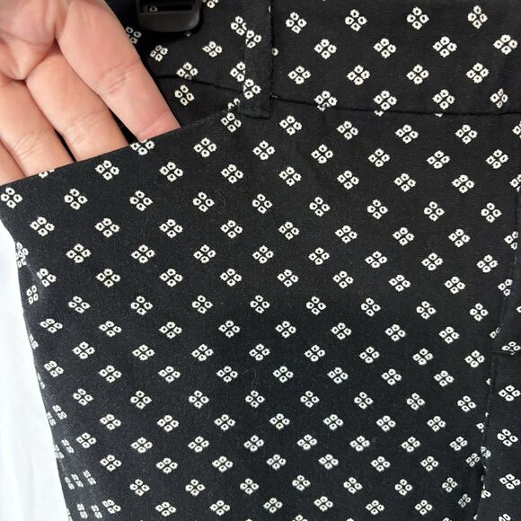 Old Navy Pixie Pants Women's Size 12 Black White Print Diamond Polka Dot Stretch - Picture 4 of 7